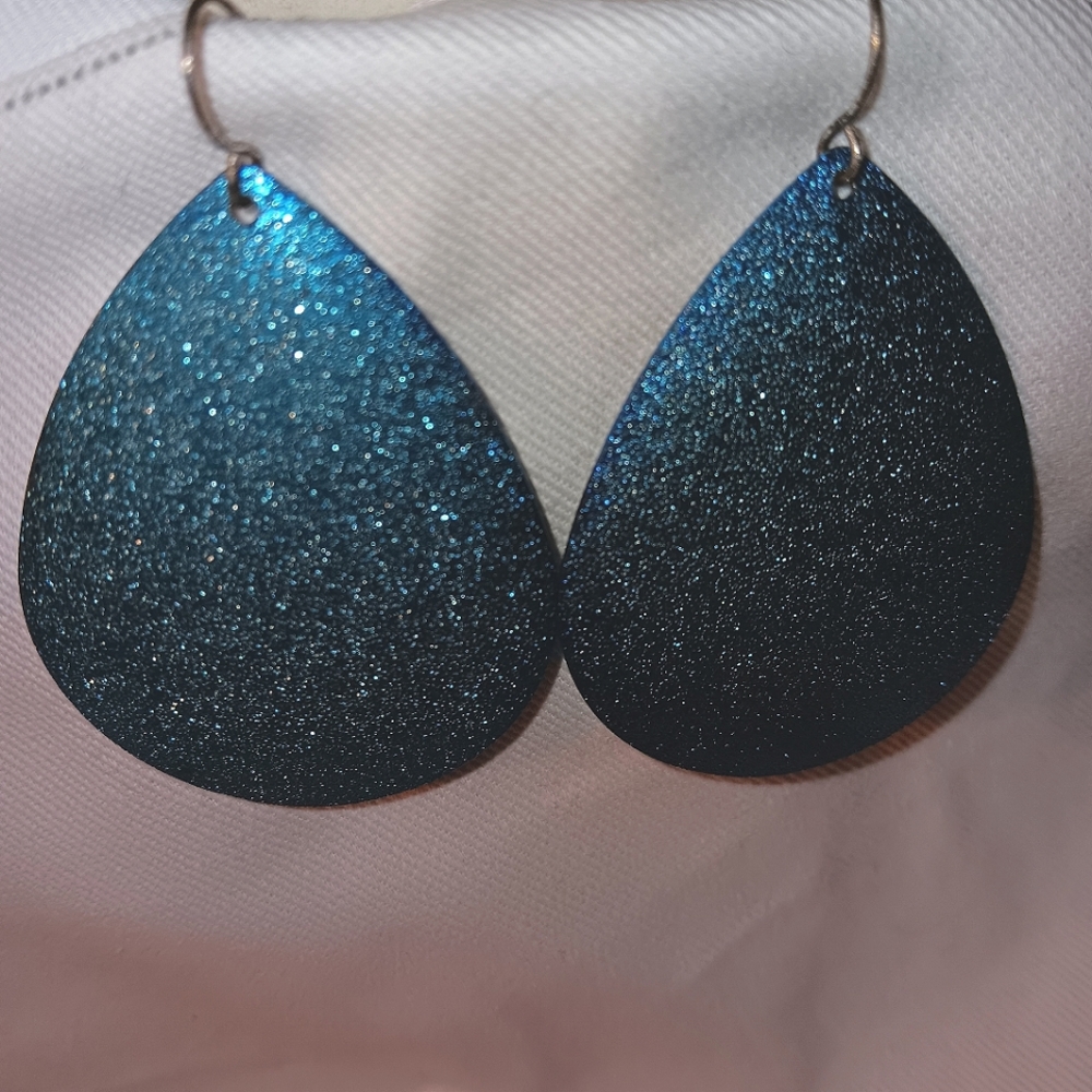 Glittery turquoise earrings